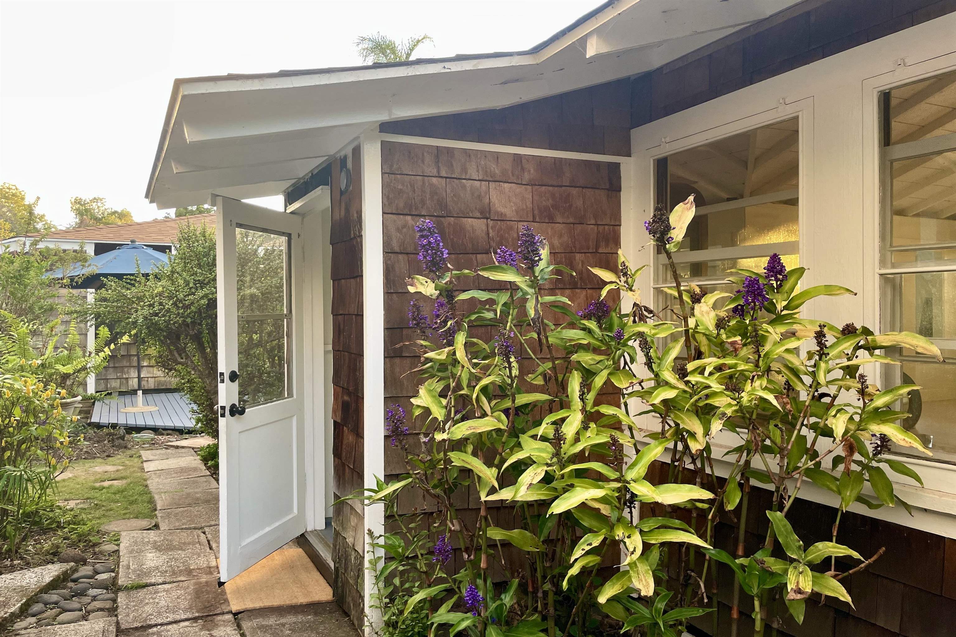 16 Maukanani Road Kula, HI 96790 - Photo 26 of 37 a view of a entryway