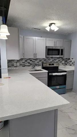 $2,000 | 935 West 5th Street, Riviera Beach, FL 33404