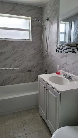 $2,000 | 935 West 5th Street, Riviera Beach, FL 33404