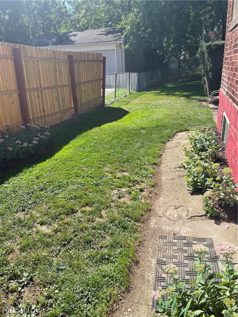 1734 Hampton Road Akron, OH 44305 - Photo 4 of 31