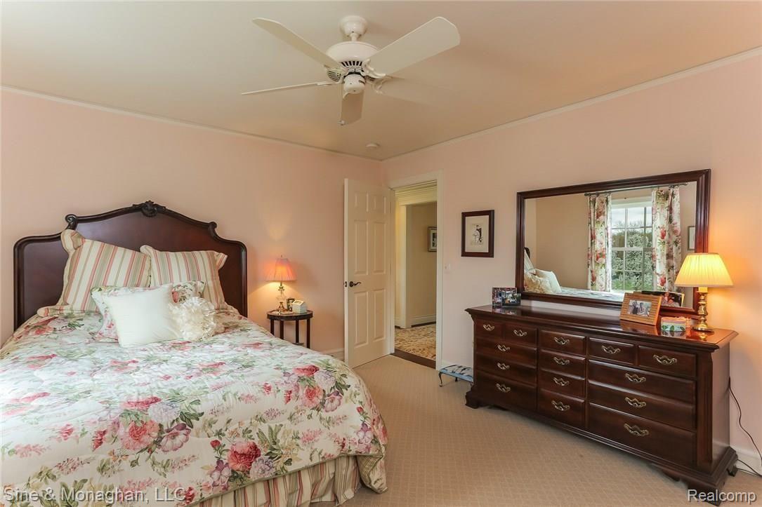 747 Whittier Road Grosse Pointe, MI 48230 - Photo 39 of 96 043-Bedroom-4039673-medium.jpg