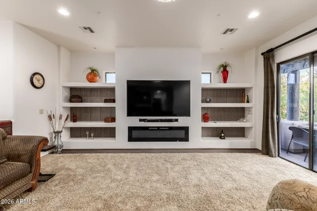 a view of entryway with a front door