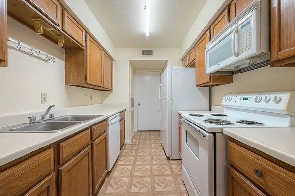 $1,350 | 6606 De Moss Drive, Unit 1212, Houston, TX 77074