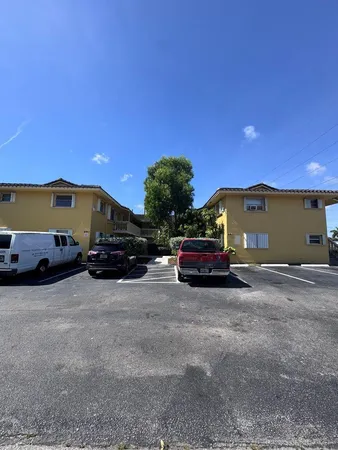 $1,425 | 890 Northwest 39th Street, Unit 8, Oakland Park, FL 33309