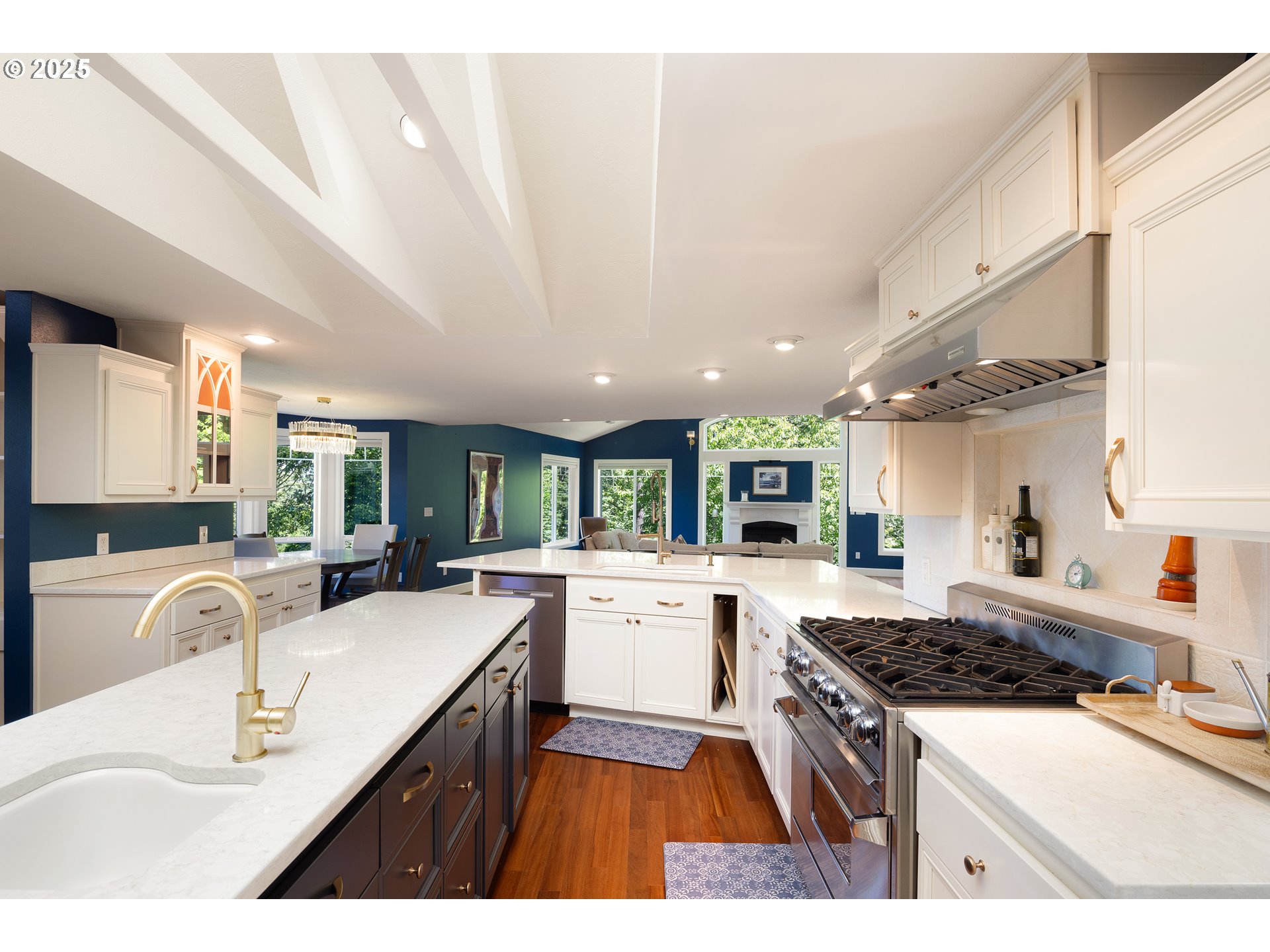 2977 Ingalls Way Eugene, OR 97405 - Photo 13 of 48 a kitchen with a sink stove and cabinets