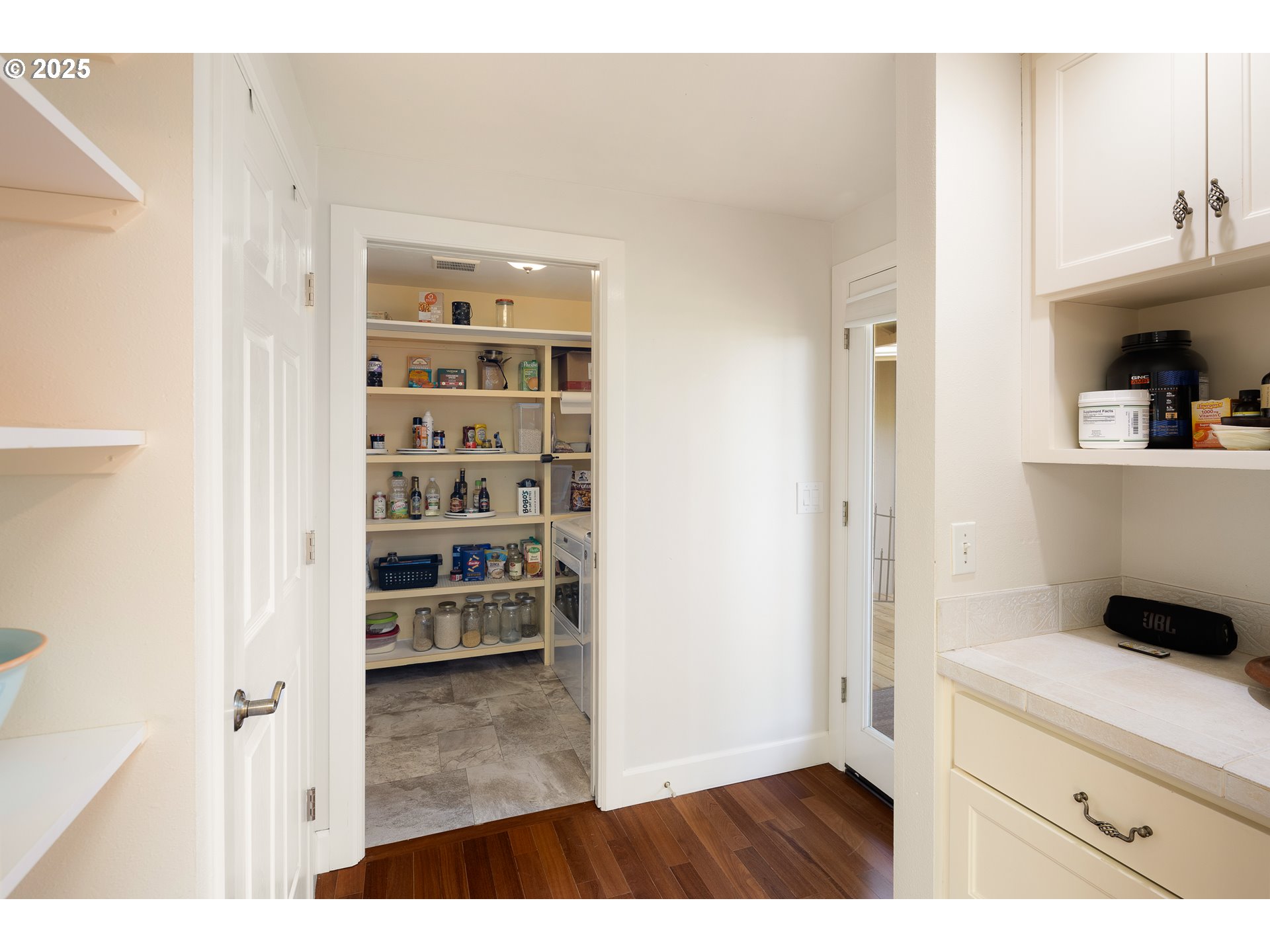 2977 Ingalls Way Eugene, OR 97405 - Photo 16 of 48 a view of kitchen and utility room