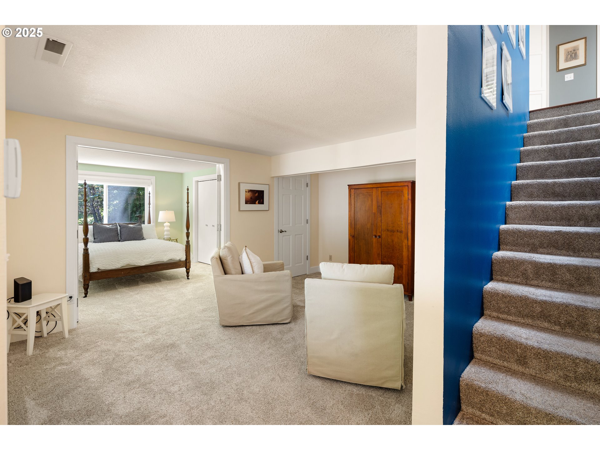 2977 Ingalls Way Eugene, OR 97405 - Photo 26 of 48 a living room with furniture and a potted plant