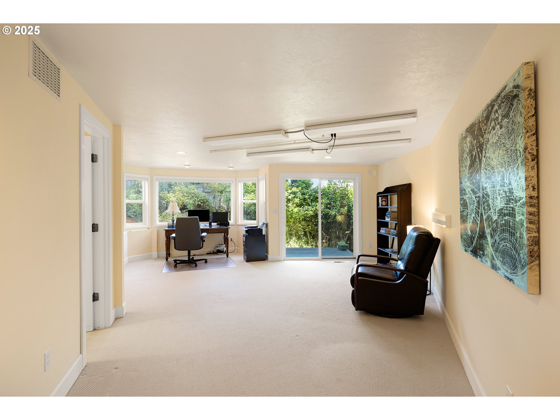 2977 Ingalls Way Eugene, OR 97405 - Photo 33 of 48 a living room with furniture and a large window