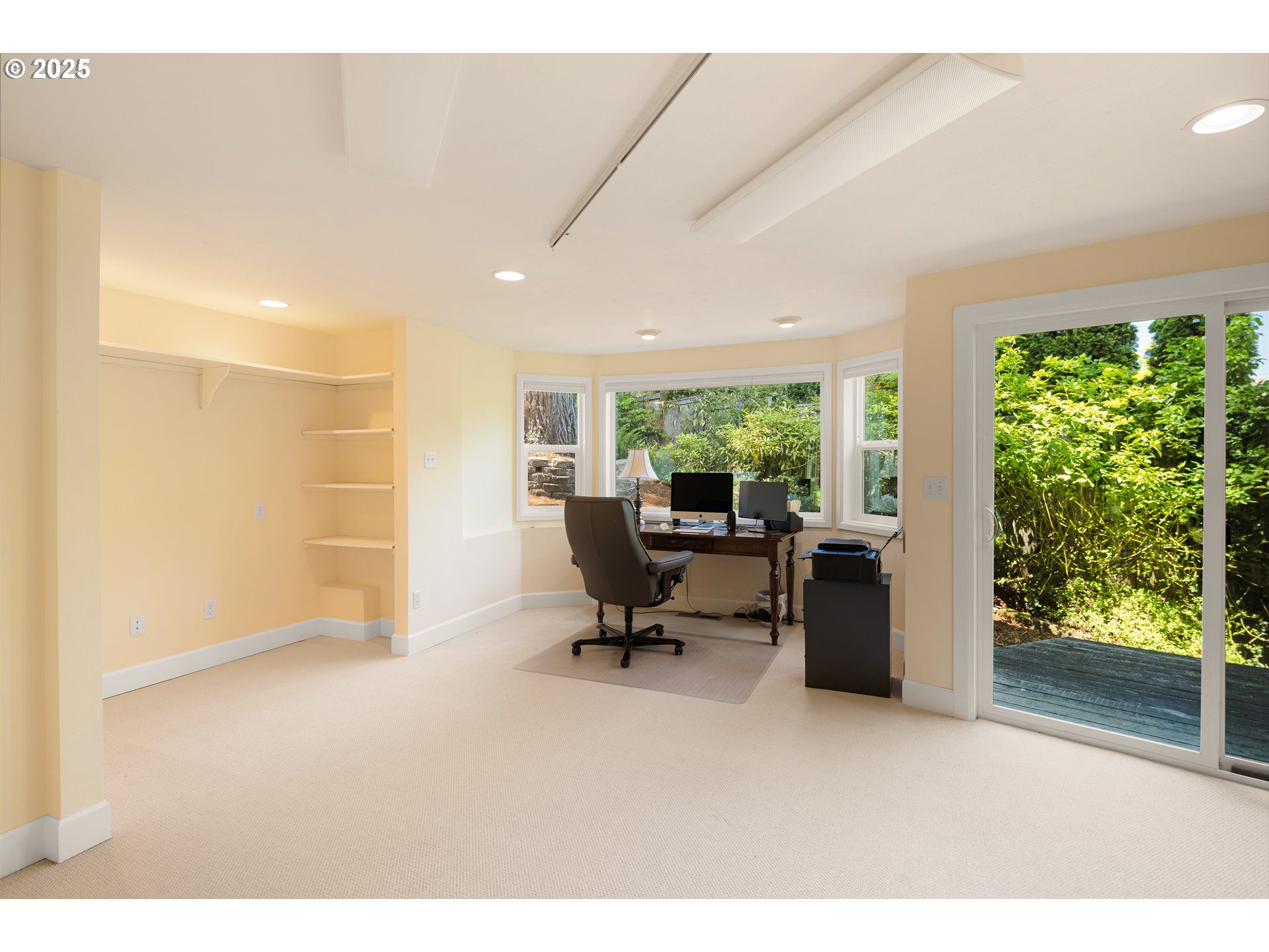 2977 Ingalls Way Eugene, OR 97405 - Photo 34 of 48 a living room with furniture and a window