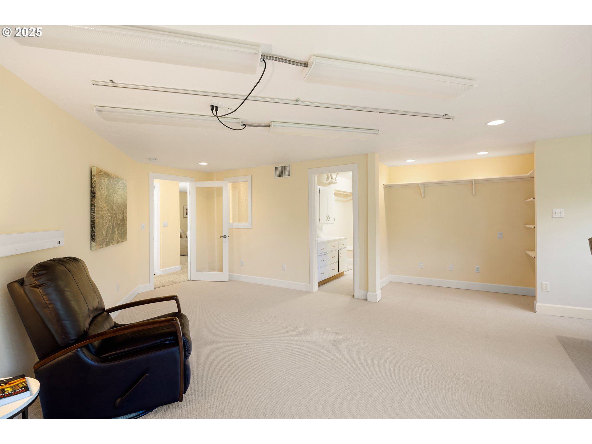 2977 Ingalls Way Eugene, OR 97405 - Photo 35 of 48 a living room with furniture