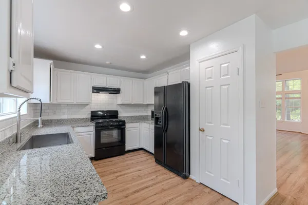 $3,300 | 34 East Trillium Circle, The Woodlands, TX 77381