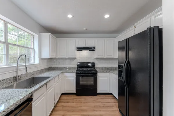 $3,300 | 34 East Trillium Circle, The Woodlands, TX 77381