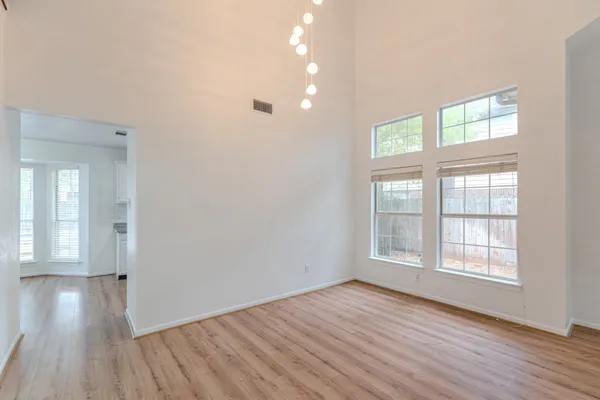 $3,300 | 34 East Trillium Circle, The Woodlands, TX 77381