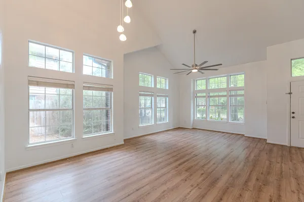 $3,300 | 34 East Trillium Circle, The Woodlands, TX 77381