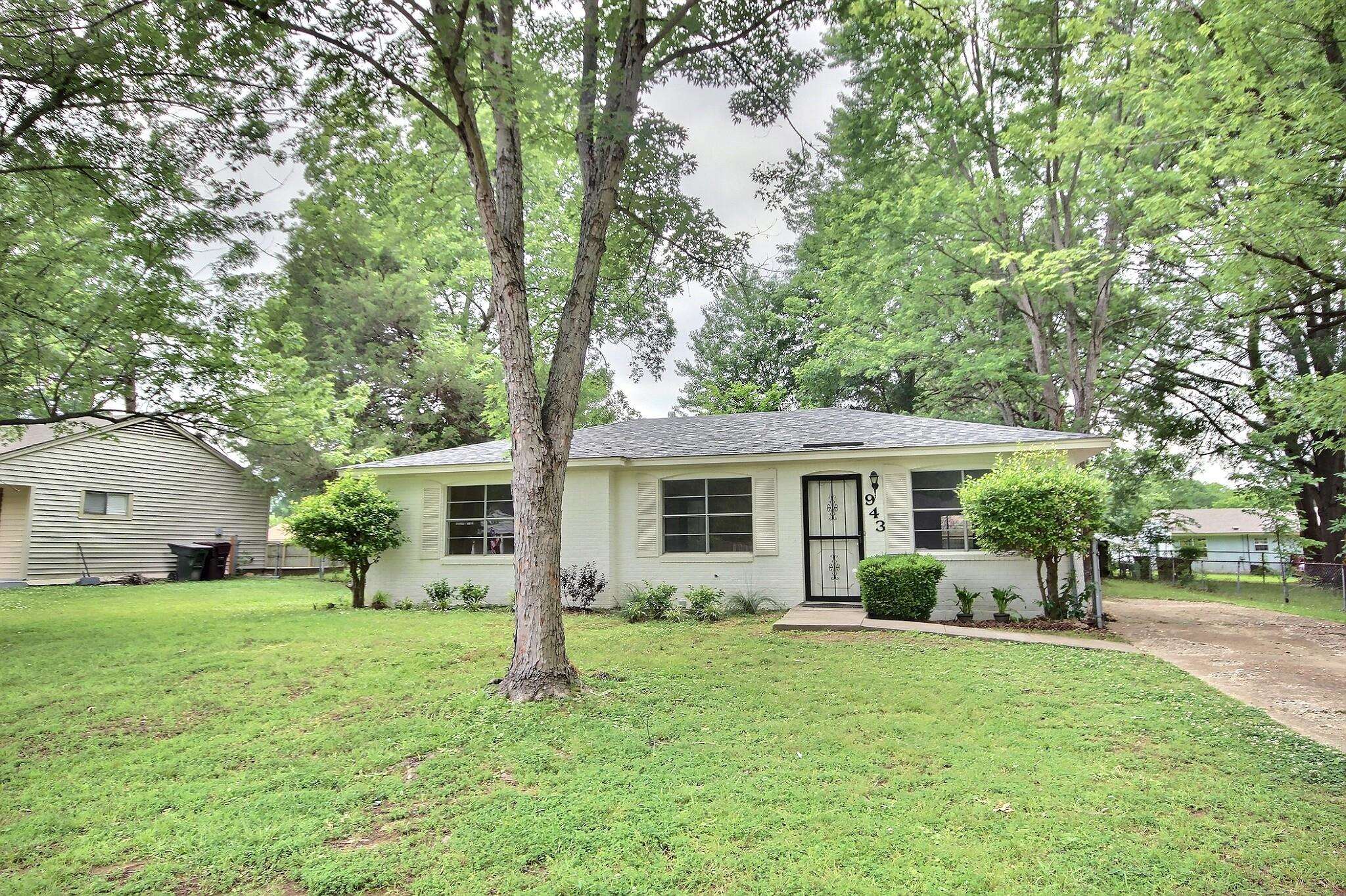943 Poplar Leaf Road Collierville, TN 38017 - Photo 17 of 17 a front view of house with yard and green space