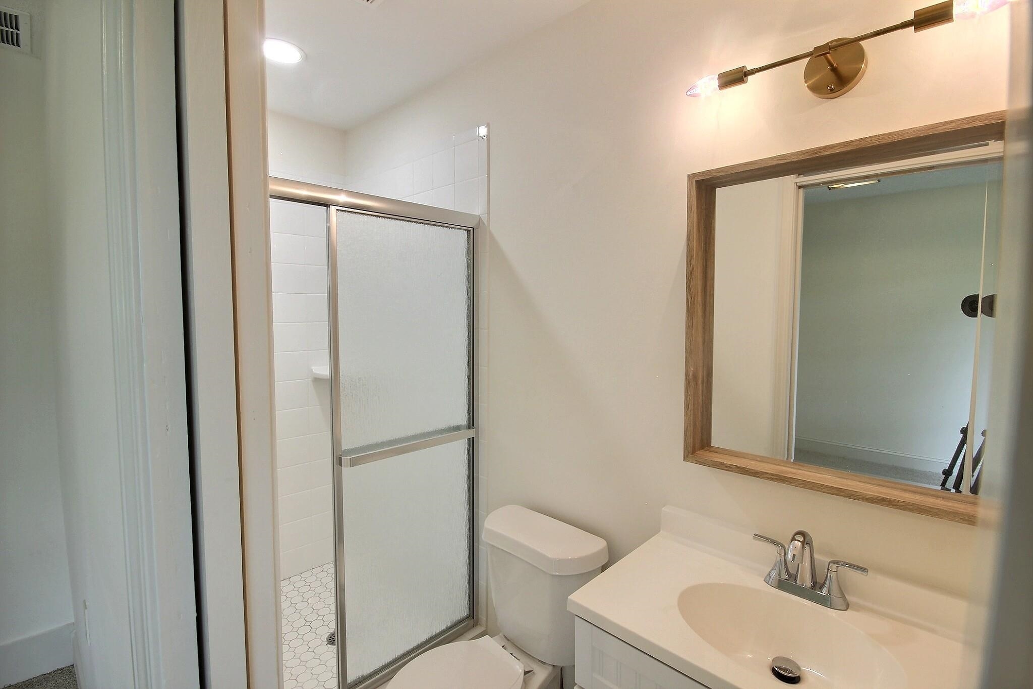943 Poplar Leaf Road Collierville, TN 38017 - Photo 4 of 17 a bathroom with a sink toilet and shower