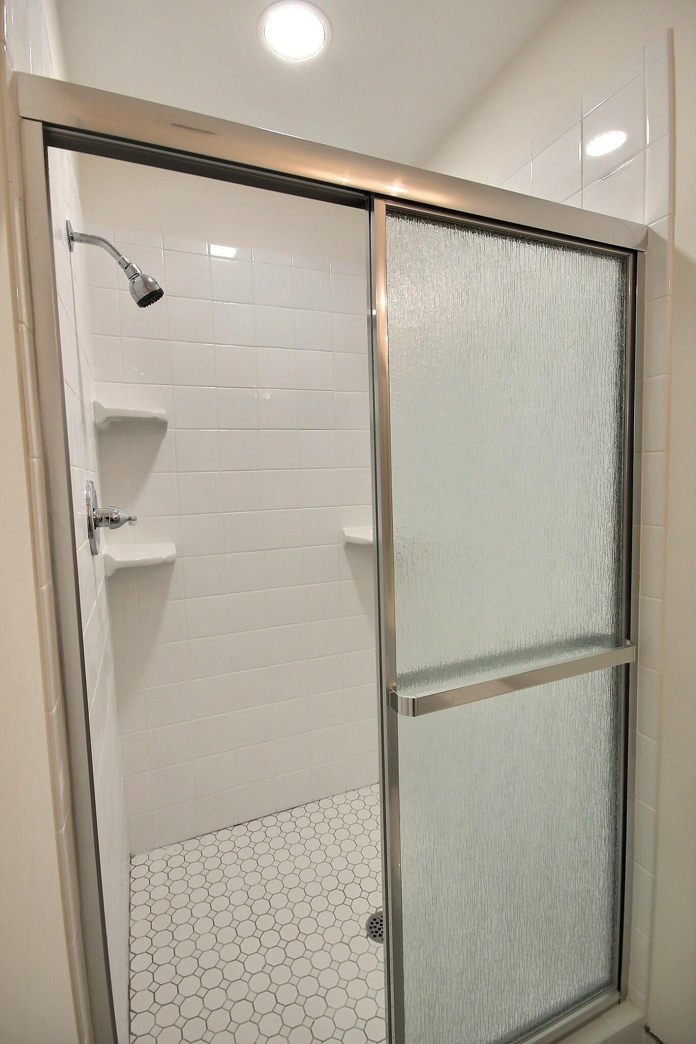 943 Poplar Leaf Road Collierville, TN 38017 - Photo 5 of 17 a bathroom with a glass shower door