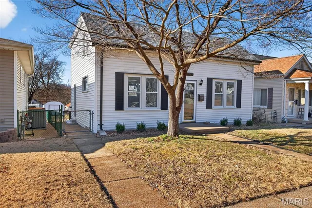 $2,295 | 3227 Regal Place, St. Louis, MO 63139