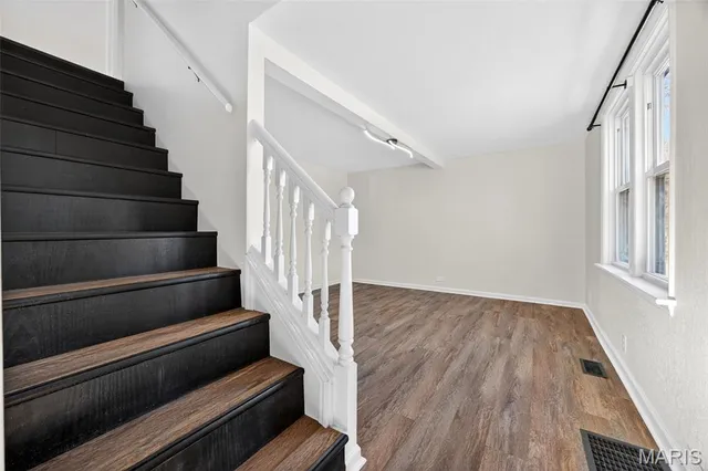 $2,295 | 3227 Regal Place, St. Louis, MO 63139