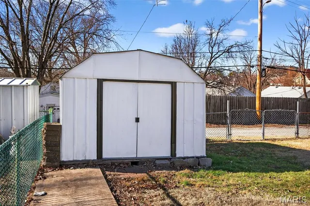 $2,295 | 3227 Regal Place, St. Louis, MO 63139