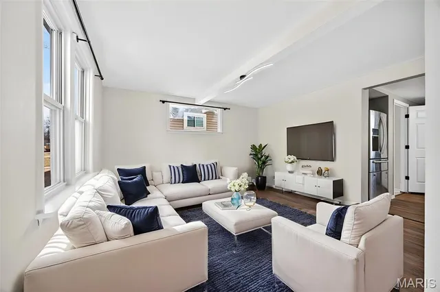 $2,295 | 3227 Regal Place, St. Louis, MO 63139