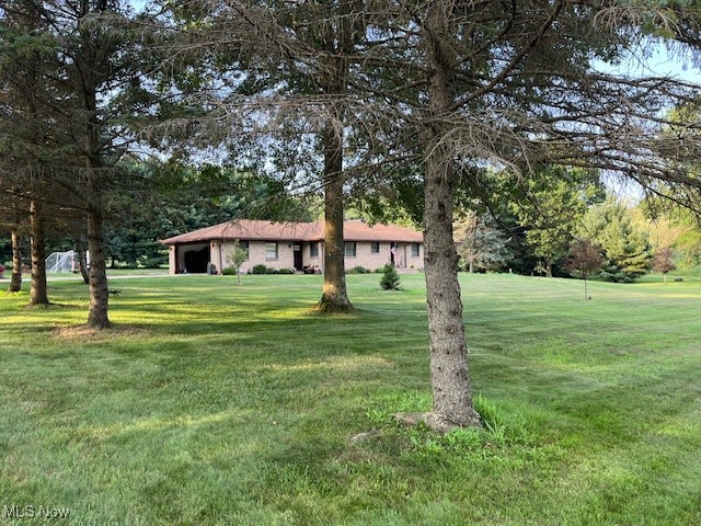 5795 Merwin Chase Road Brookfield, OH 44403 - Photo 2 of 39 Single story home with a front lawn