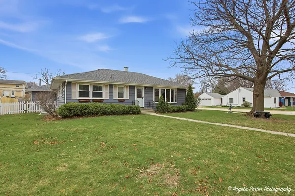 $385,000 | 201 Panama Avenue, Hampshire, IL 60140