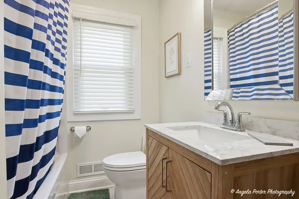 $385,000 | 201 Panama Avenue, Hampshire, IL 60140