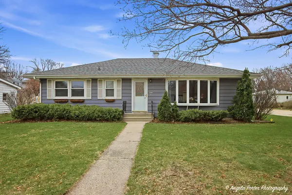 $385,000 | 201 Panama Avenue, Hampshire, IL 60140