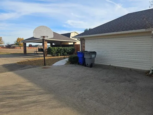 $2,295 | 500 Mustang Court, Lavon, TX 75166