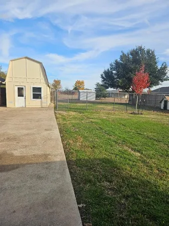 $2,295 | 500 Mustang Court, Lavon, TX 75166