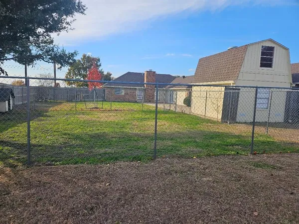 $2,295 | 500 Mustang Court, Lavon, TX 75166