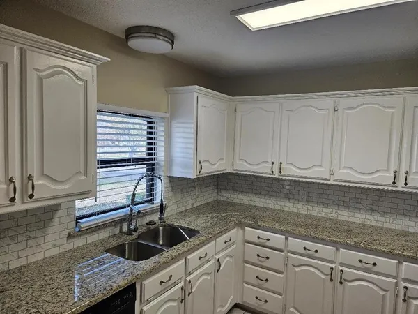 $2,295 | 500 Mustang Court, Lavon, TX 75166