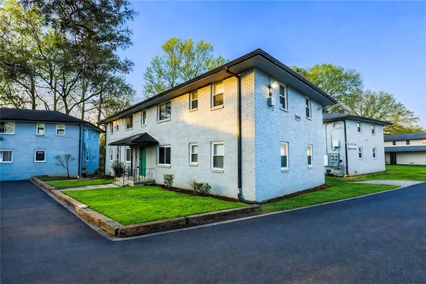 $975 | 2825 Belvedere Lane, Unit 9, Decatur, GA 30032