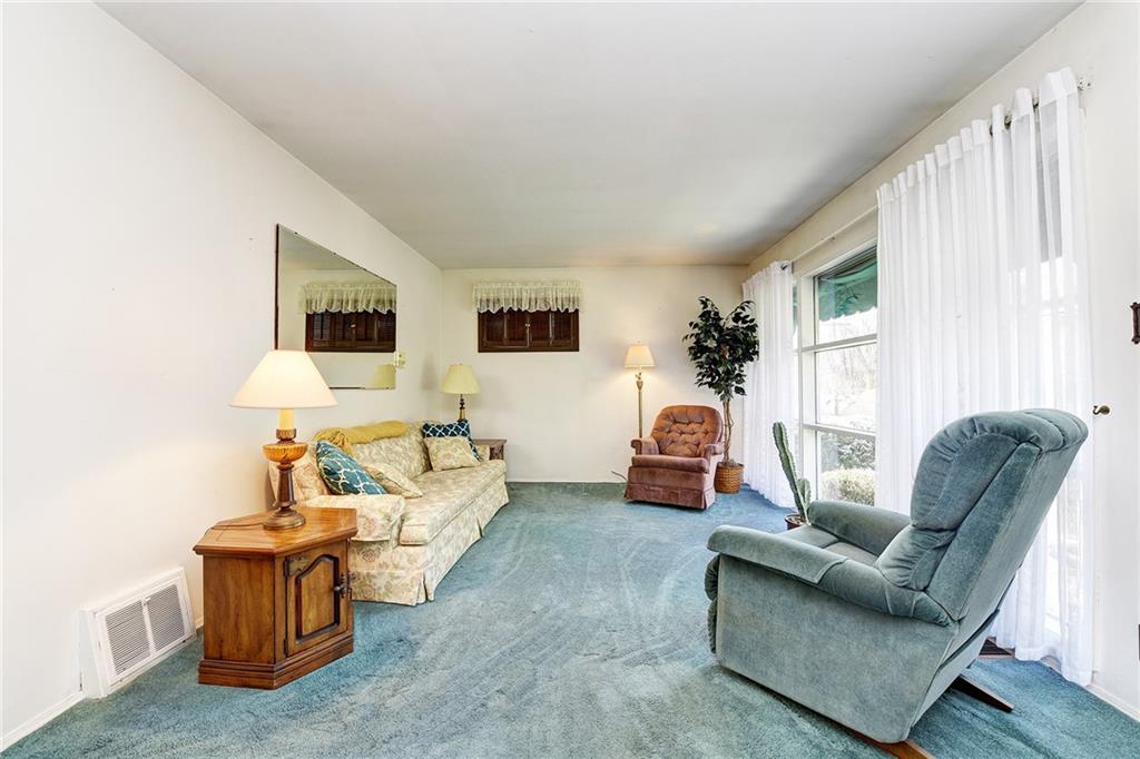 641 Jefferson Road Pittsburgh, PA 15235 - Photo 3 of 25 Gallery Image 3