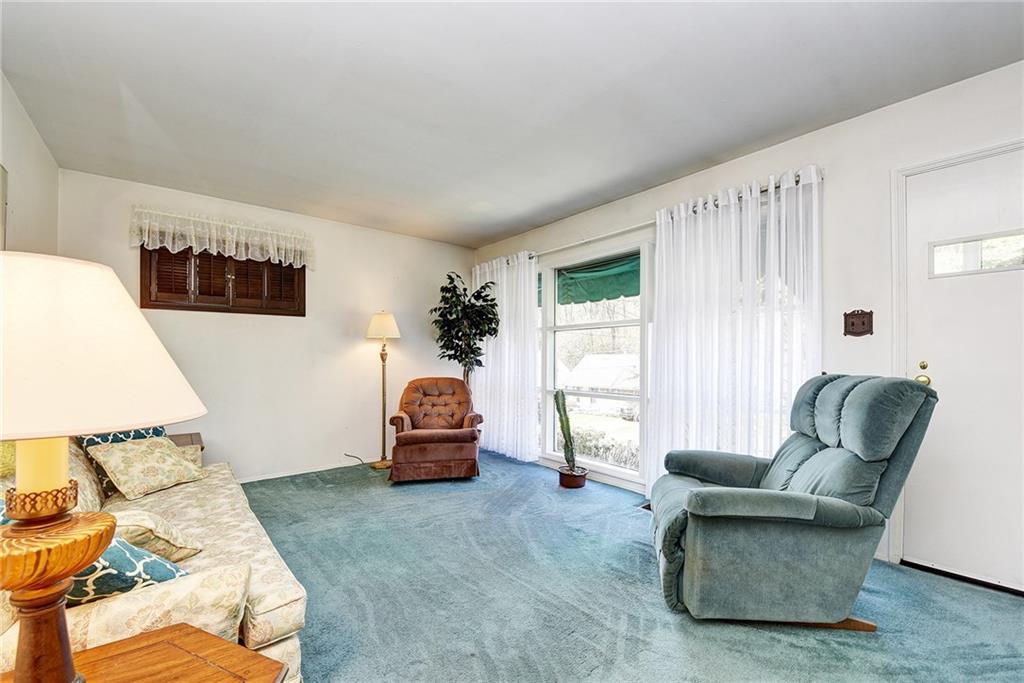 641 Jefferson Road Pittsburgh, PA 15235 - Photo 4 of 25 Gallery Image 4
