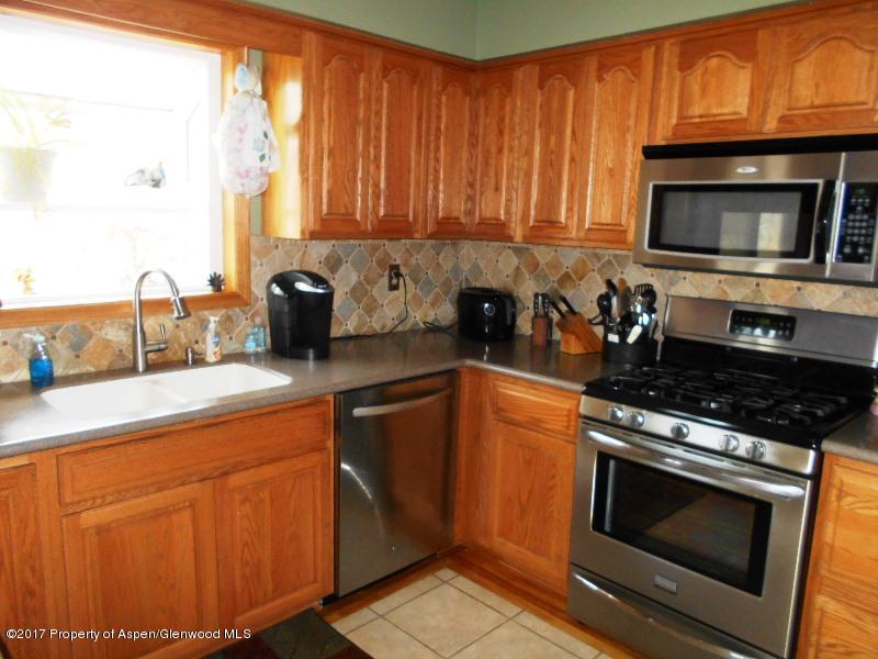 798 Buckeye Court Rifle, CO 81650 - Photo 7 of 17 Kitchen