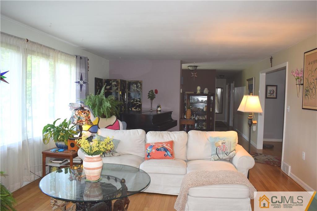 275 Friendship Road Cranbury, NJ 08512 - Photo 4 of 23 a living room with furniture and a potted plant