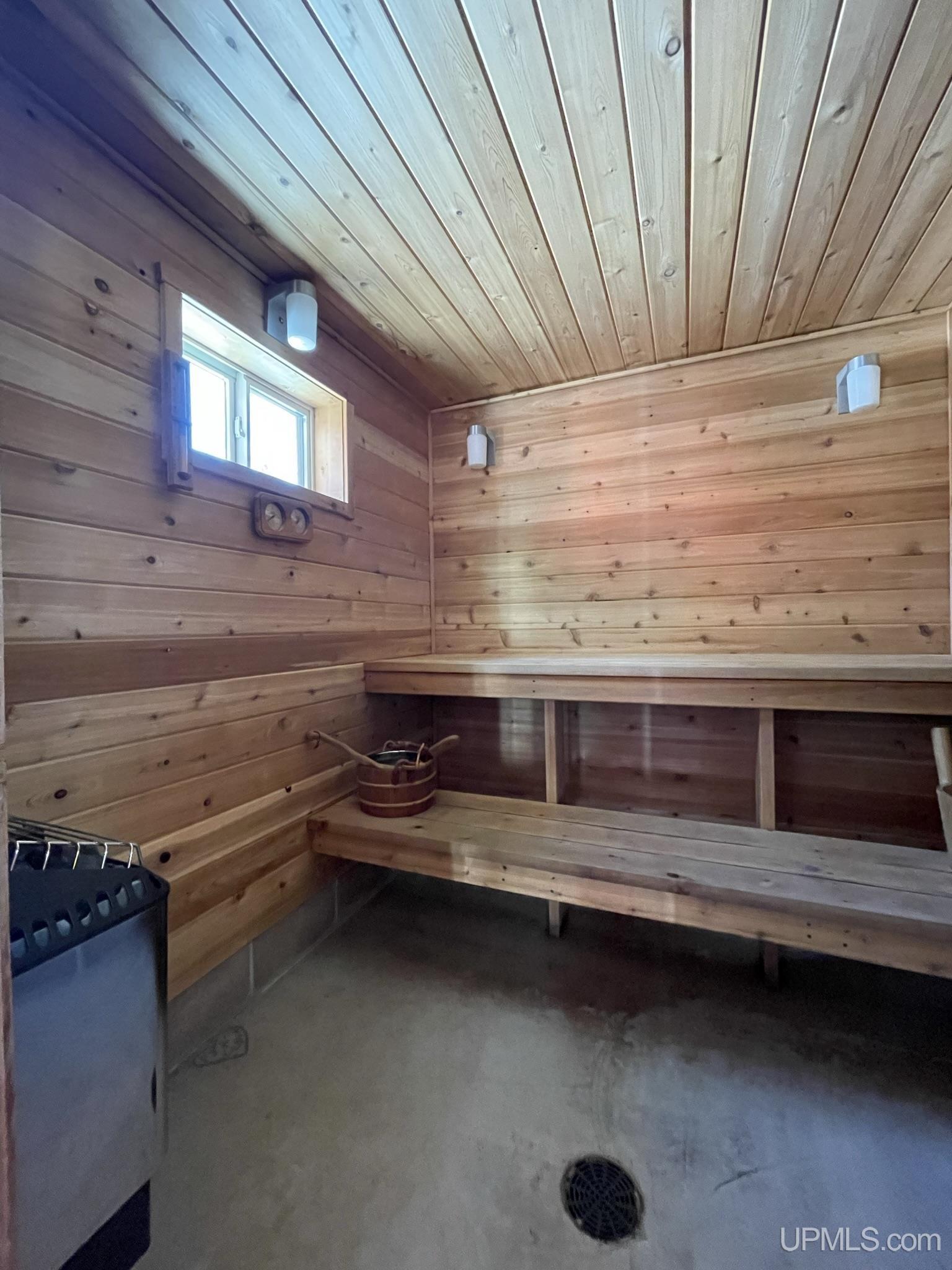 105 Tuttle Avenue L'Anse, MI 49946 - Photo 46 of 66