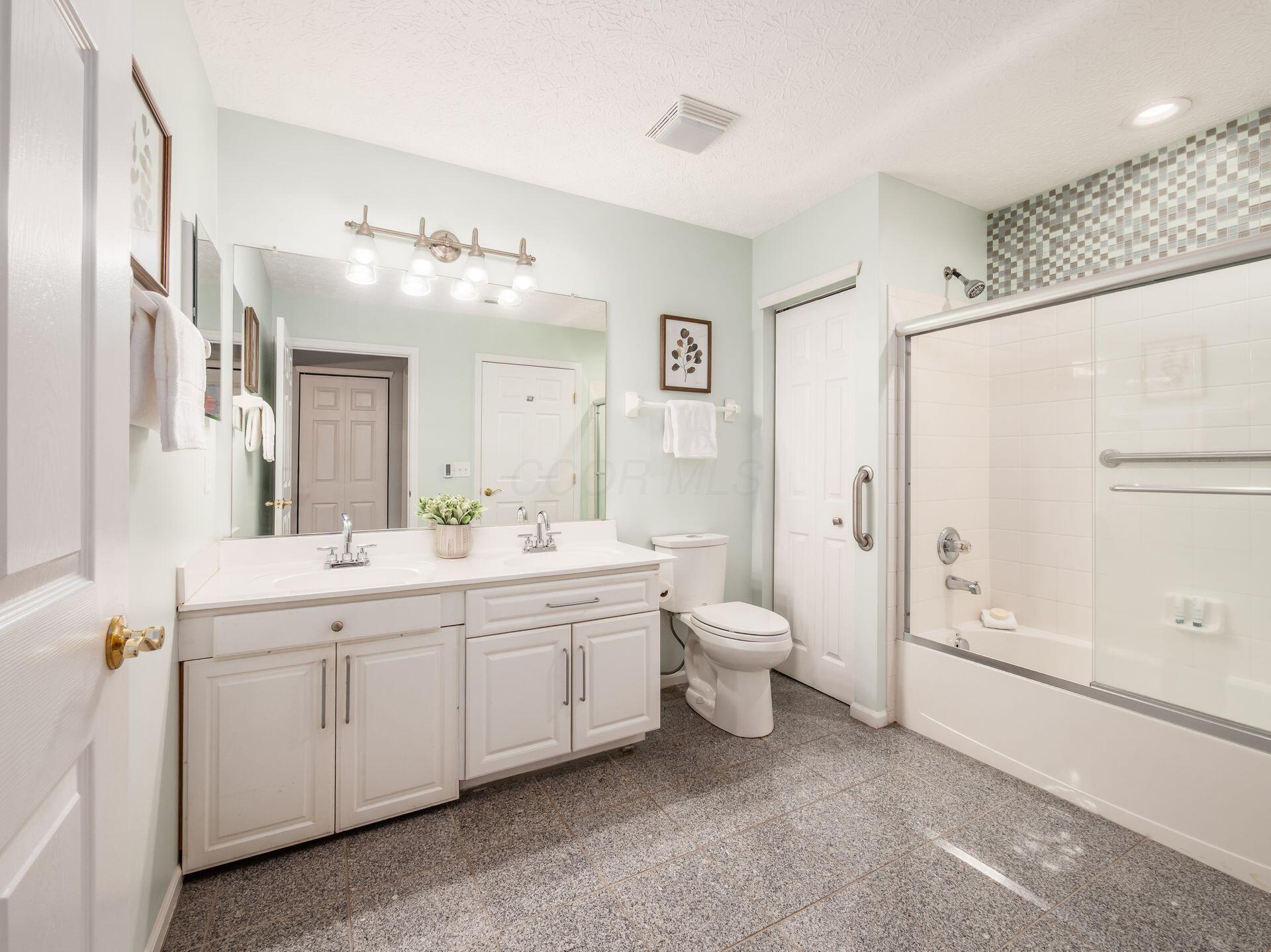 3623 Stoneway Point Powell, OH 43065 - Photo 17 of 21 2ND FULL BATH