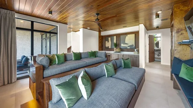 $6,000,000 | 5507 Calle Del Invierno, Sarasota, FL 34242