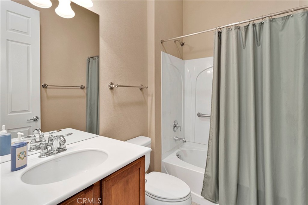 10149 Darby Road Apple Valley, CA 92308 - Photo 26 of 46 Hallway bathroom