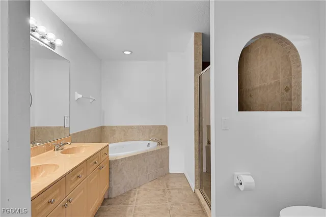 $2,700 | 16 Northwest 12th Place, Cape Coral, FL 33993