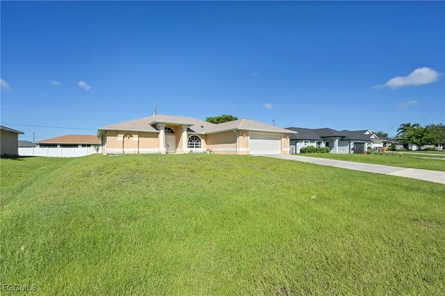 $2,700 | 16 Northwest 12th Place, Cape Coral, FL 33993
