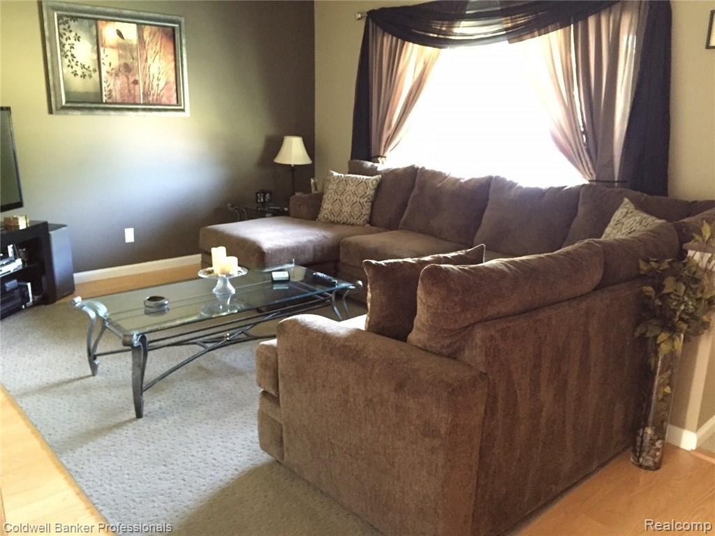 5075 North Georgetown Road Grand Blanc, MI 48439 - Photo 14 of 26 Living room