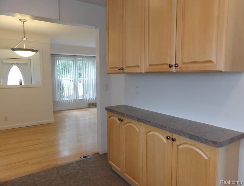 15418 Champaign Road Allen Park, MI 48101 - Photo 23 of 37