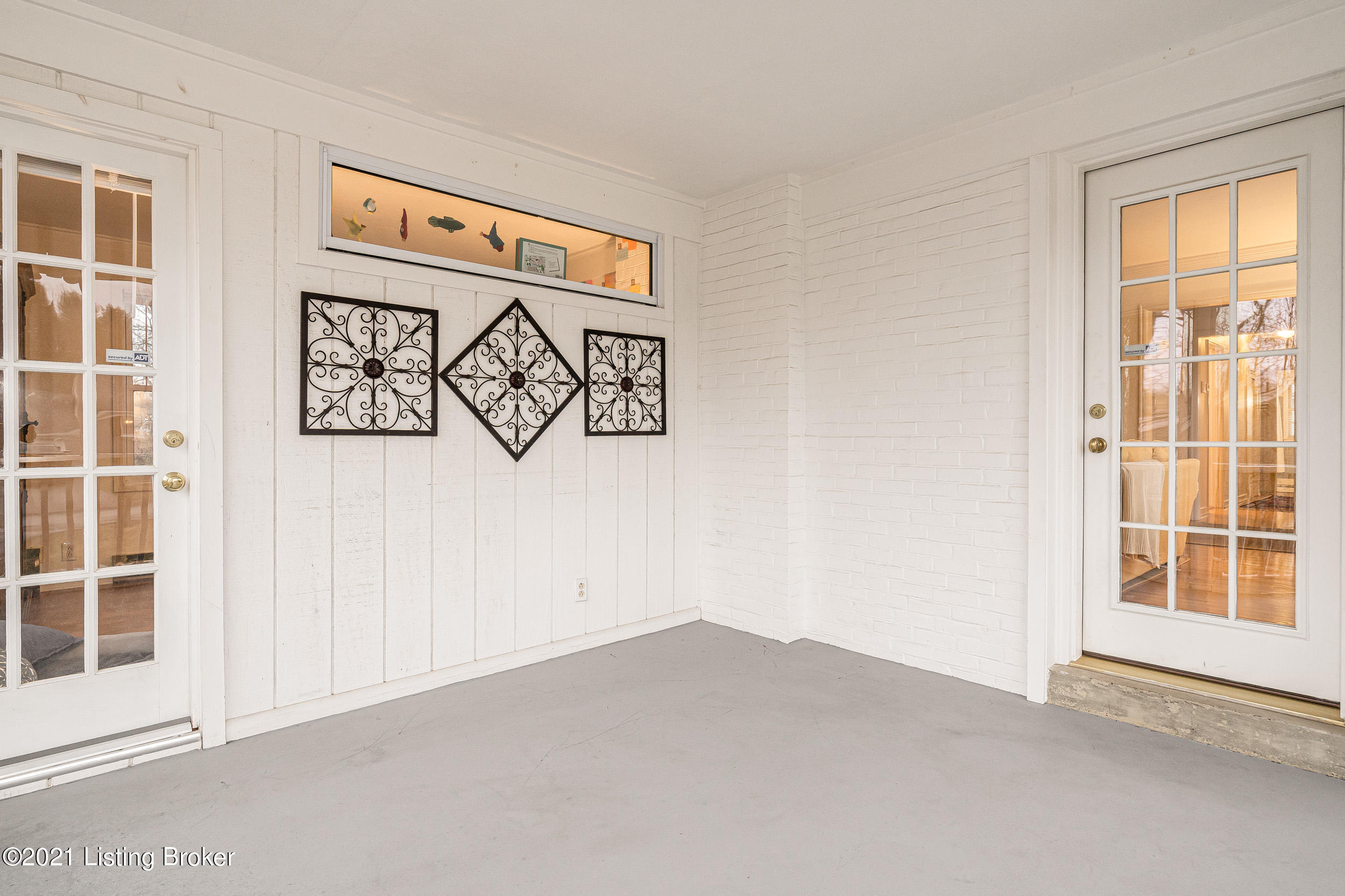 435 Highfield Road Louisville, KY 40207 - Photo 11 of 41 11. Screen Porch 02