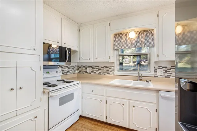 $255,000 | 8420 North Virginia Avenue, Kansas City, MO 64155