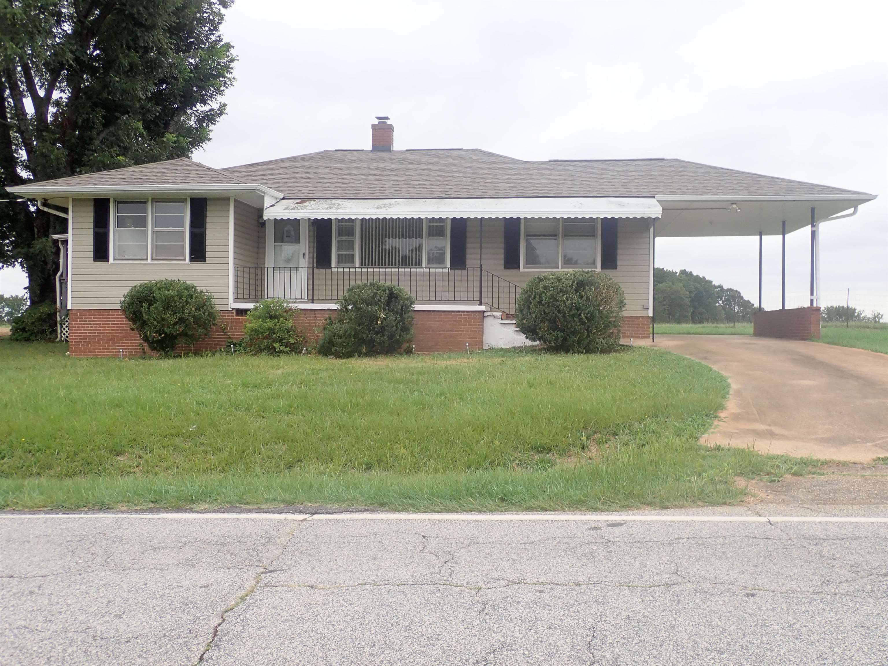 1231 Bryant Road Spartanburg, SC 29303 - Photo 1 of 23 Gallery Image 1