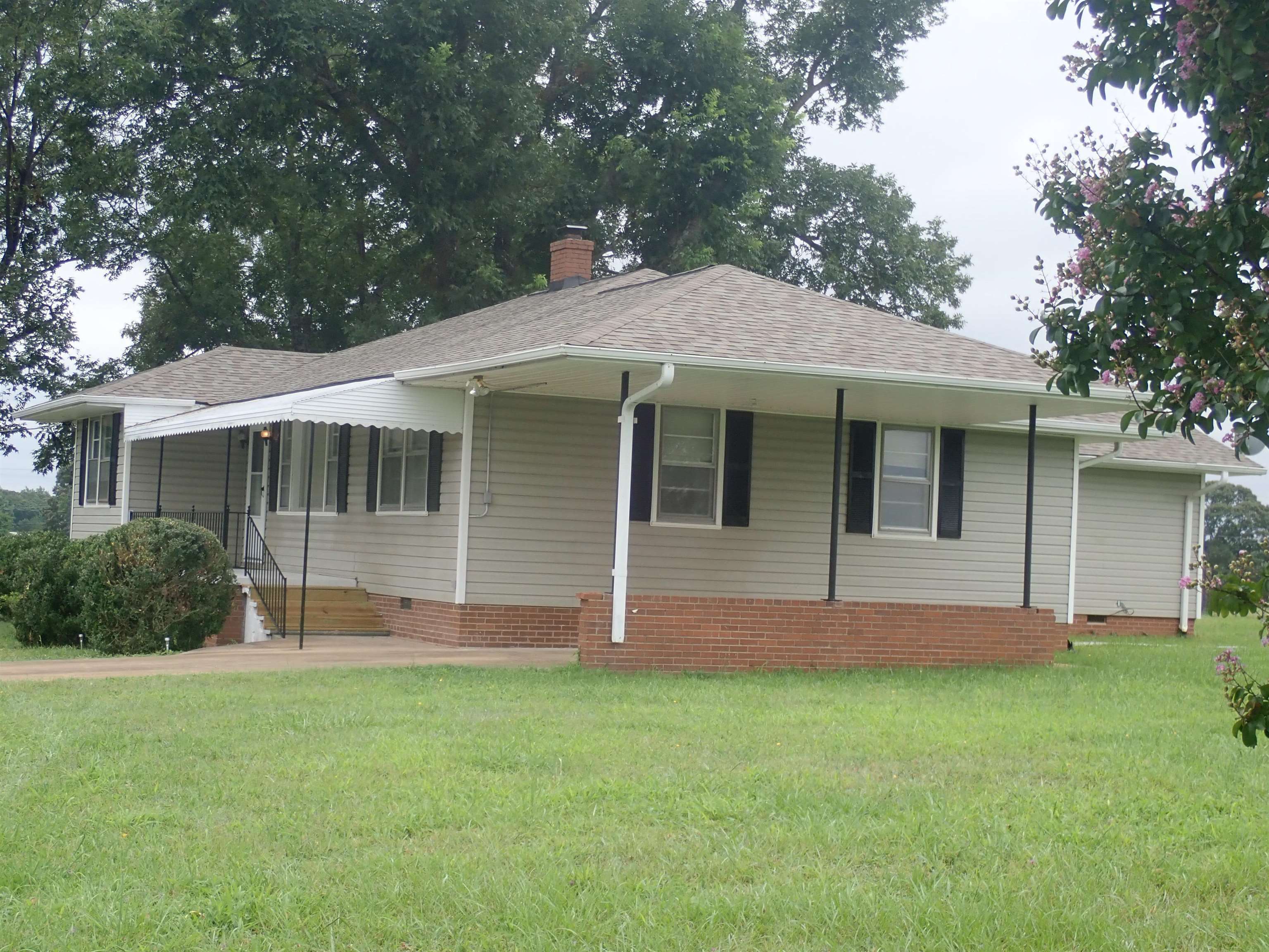 1231 Bryant Road Spartanburg, SC 29303 - Photo 2 of 23 Gallery Image 2